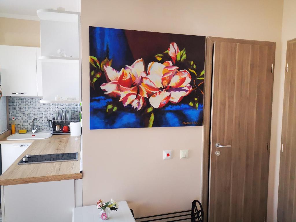 A kitchen or kitchenette at Уютные Апартаменты VIP PARK