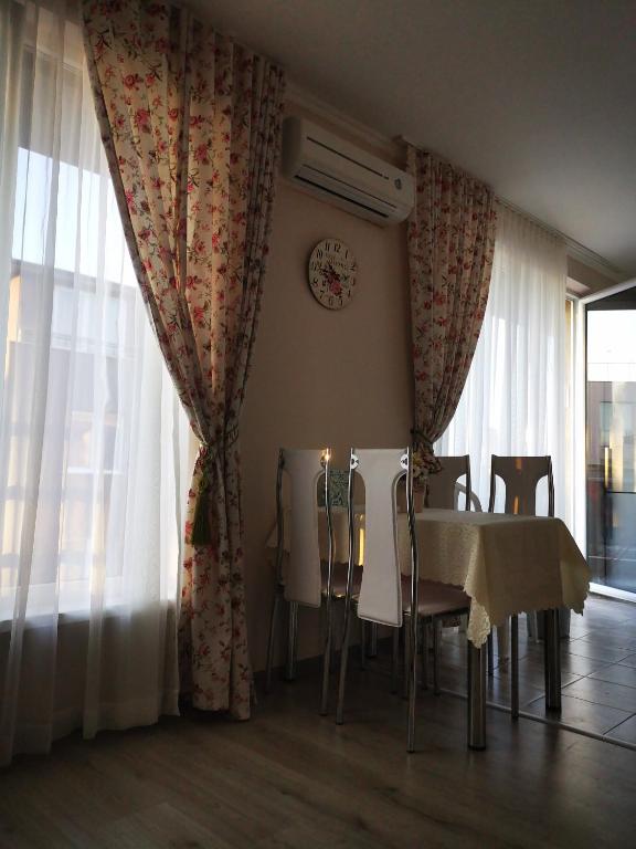 A seating area at Уютные Апартаменты VIP PARK