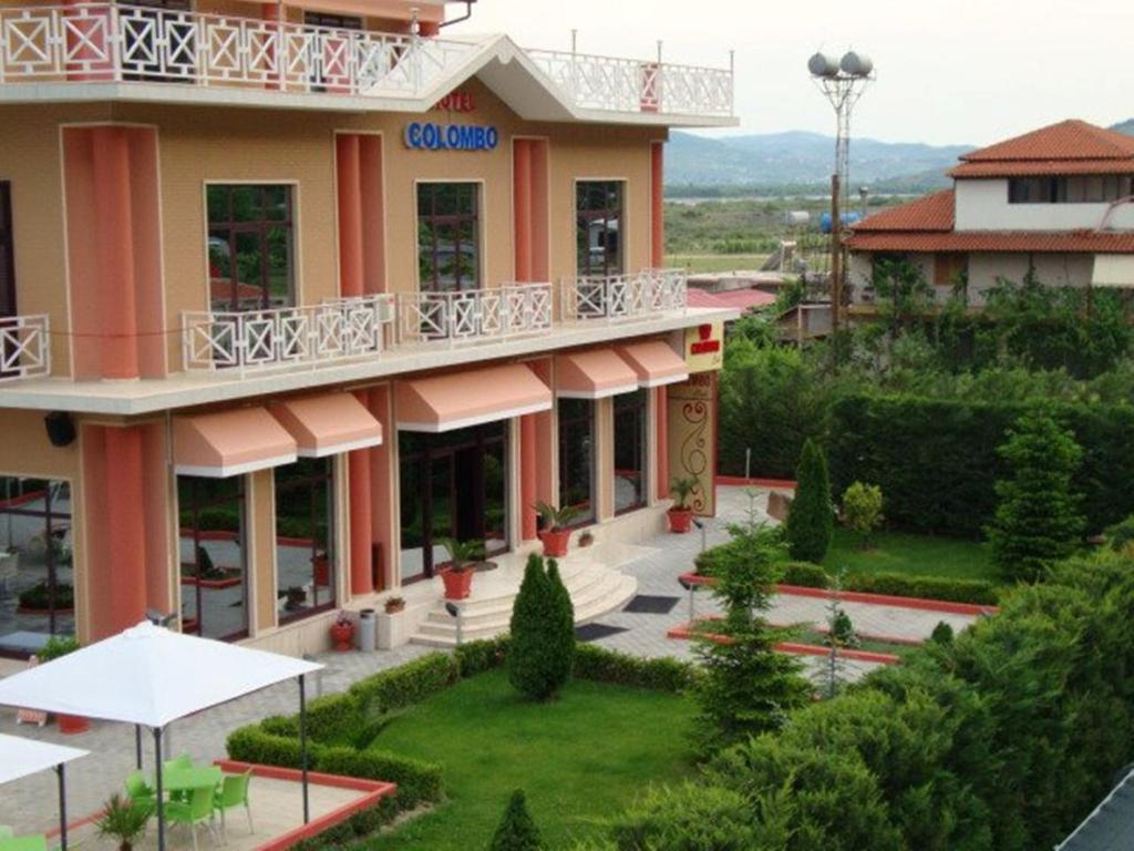 Budova, kde se hotel nachází