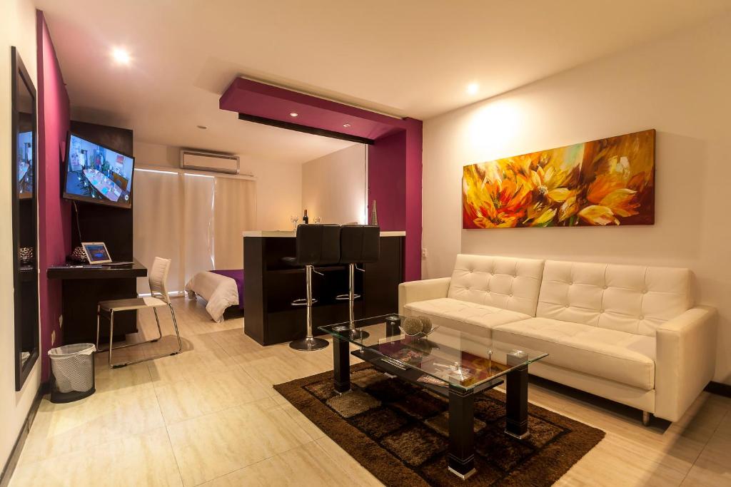 TV a/nebo společenská místnost v ubytování Aqua Granada Hotel