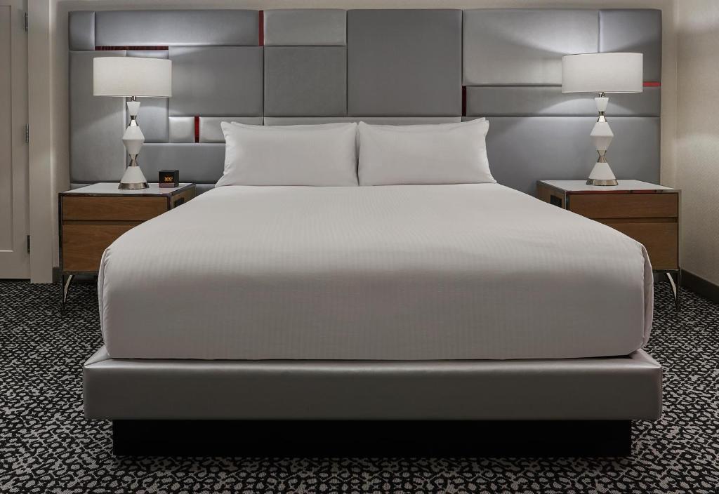 Letto o letti in una camera di Flamingo Las Vegas Hotel & Casino