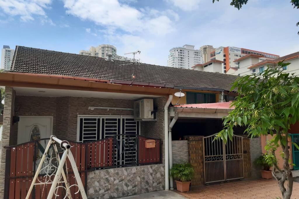 Impian Holiday Home - Housity