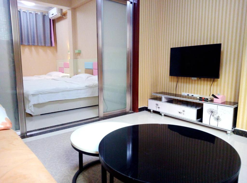 Postel nebo postele na pokoji v ubytování Qufu Garden Hotel