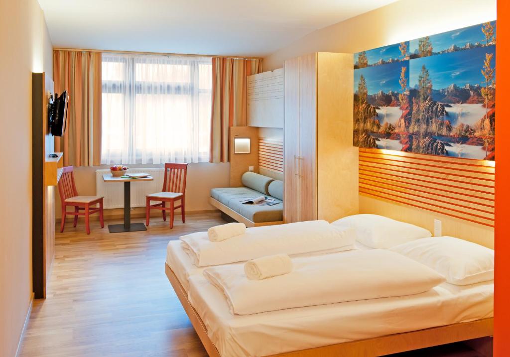 Postel nebo postele na pokoji v ubytování JUFA Hotel Grünau im Almtal