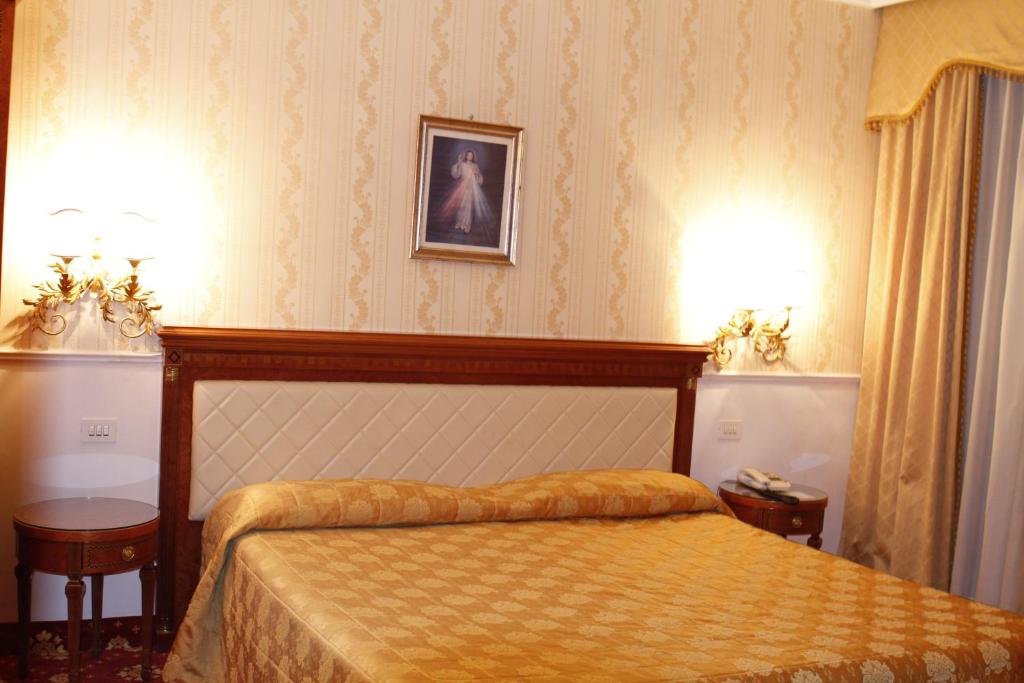 Postel nebo postele na pokoji v ubytování Hotel Genio