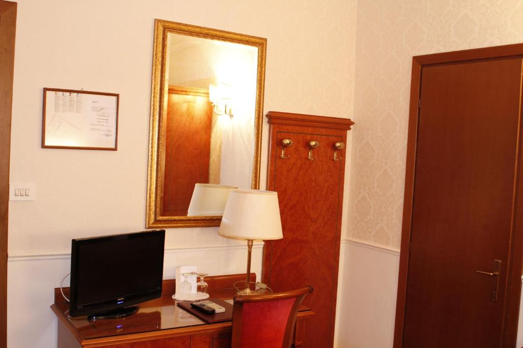 TV a/nebo společenská místnost v ubytování Hotel Genio