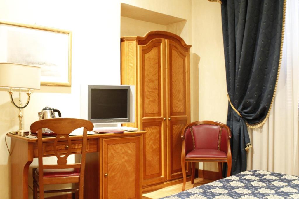 TV a/nebo společenská místnost v ubytování Hotel Genio