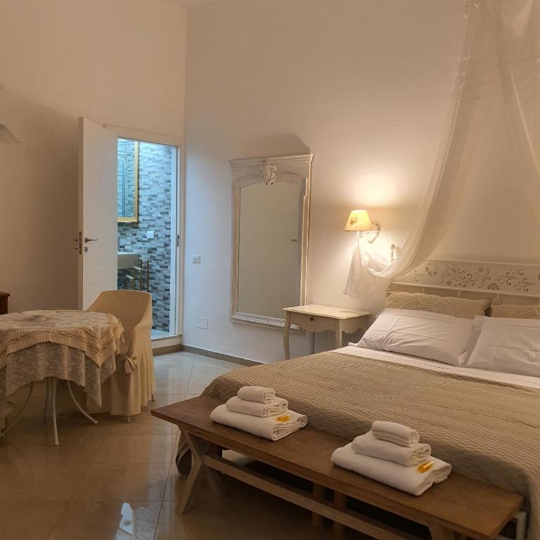Postel nebo postele na pokoji v ubytování White Suite Polignano 08