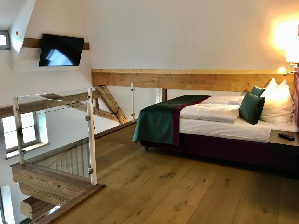 Postel nebo postele na pokoji v ubytování Gut am See