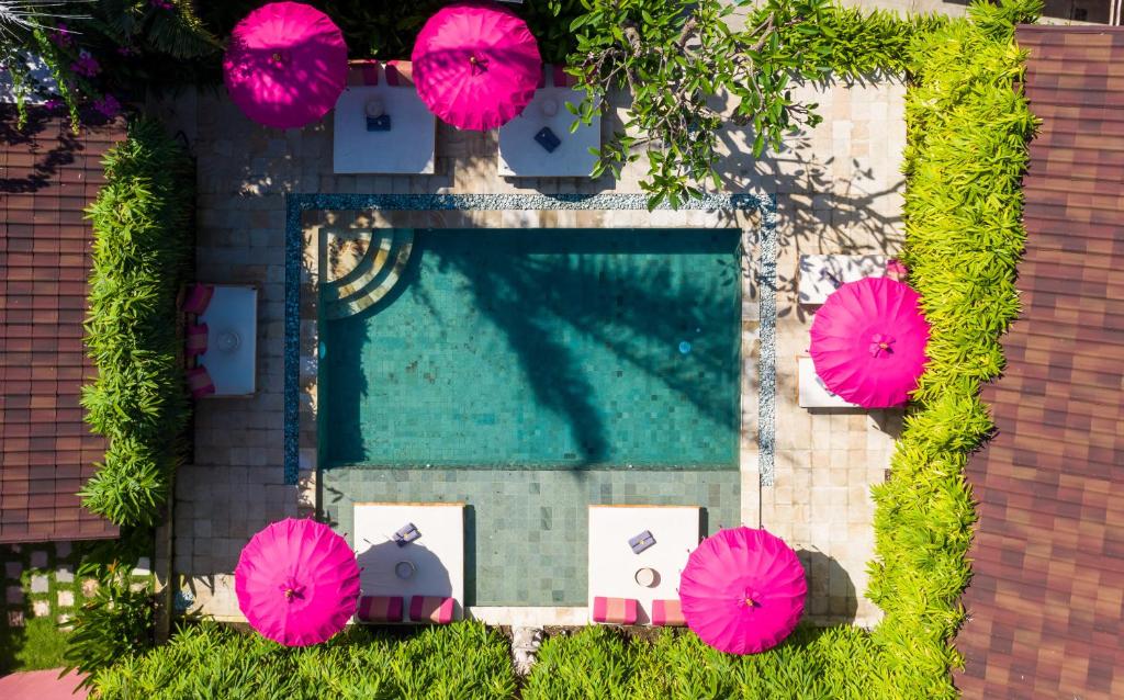 Utsikt över poolen vid PinkPrivate Sanur - for Cool Adults Only eller i närheten