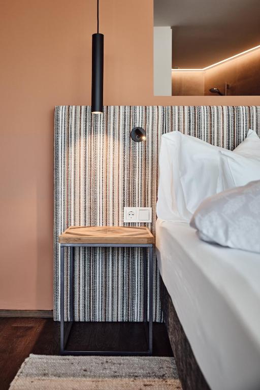 Postel nebo postele na pokoji v ubytování Haller Suites & Restaurant