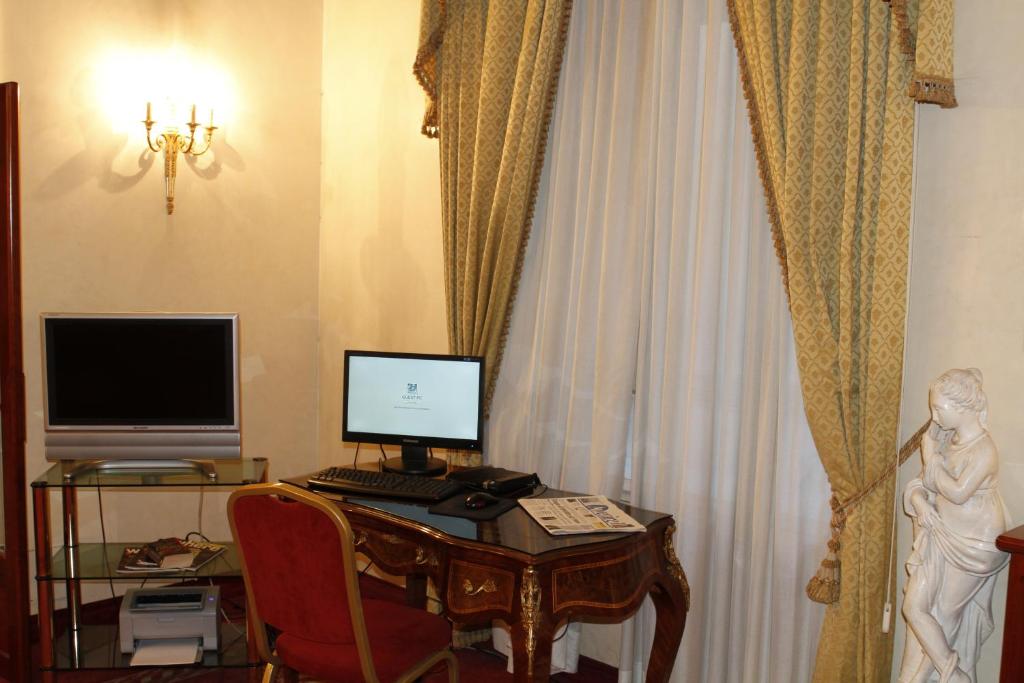 TV a/nebo společenská místnost v ubytování Hotel Pace Helvezia