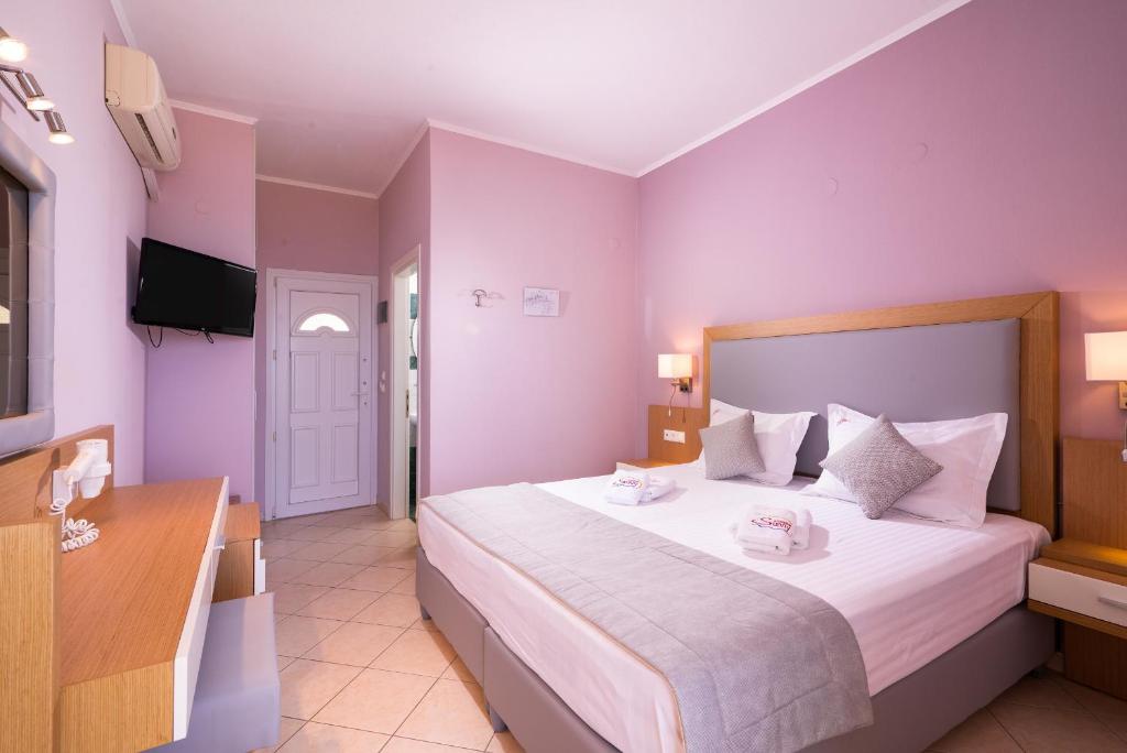 Postel nebo postele na pokoji v ubytování Sunny Hotel Thassos
