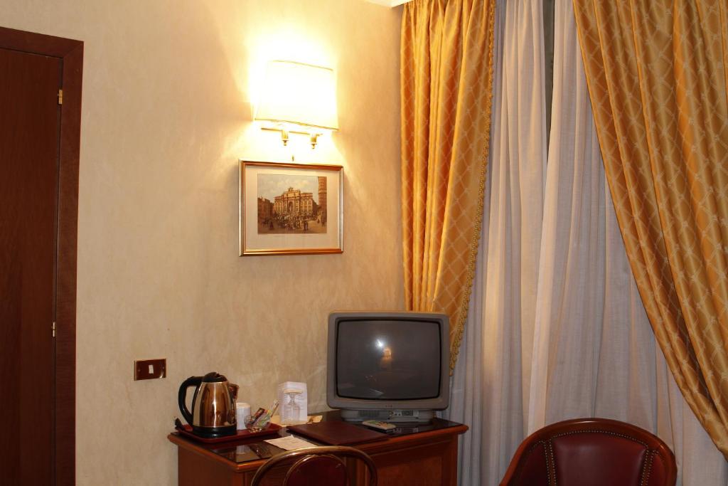 TV a/nebo společenská místnost v ubytování Hotel Pace Helvezia