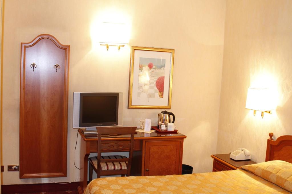 TV a/nebo společenská místnost v ubytování Hotel Pace Helvezia