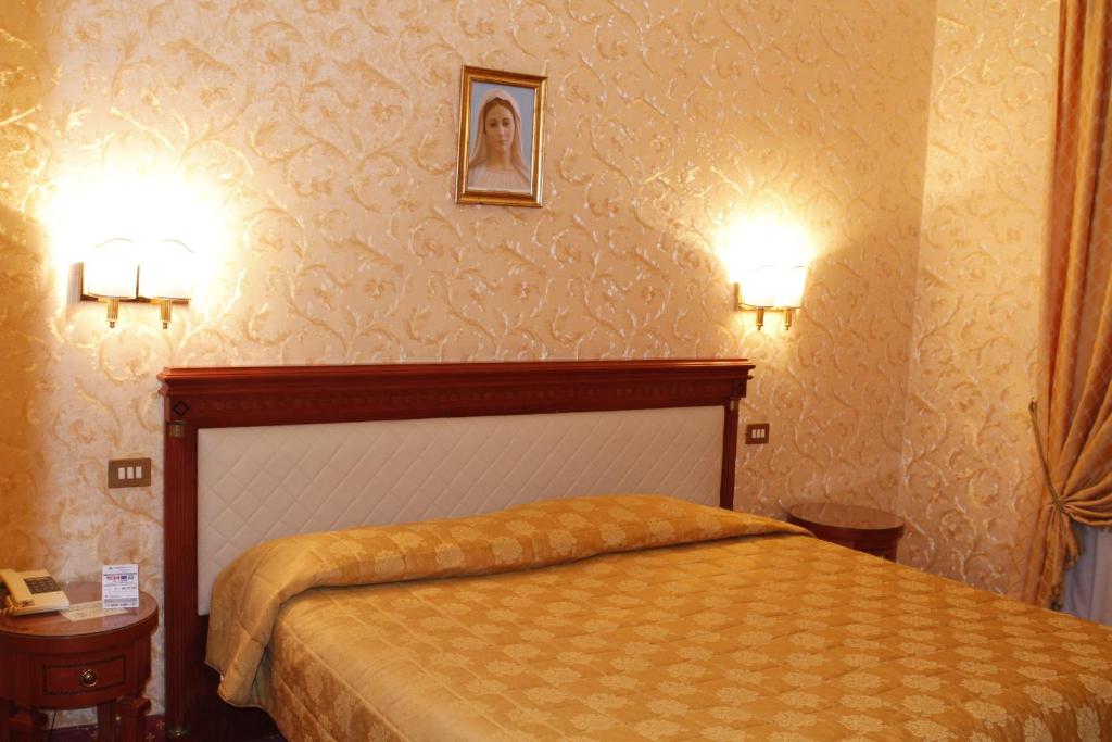 Postel nebo postele na pokoji v ubytování Hotel Pace Helvezia