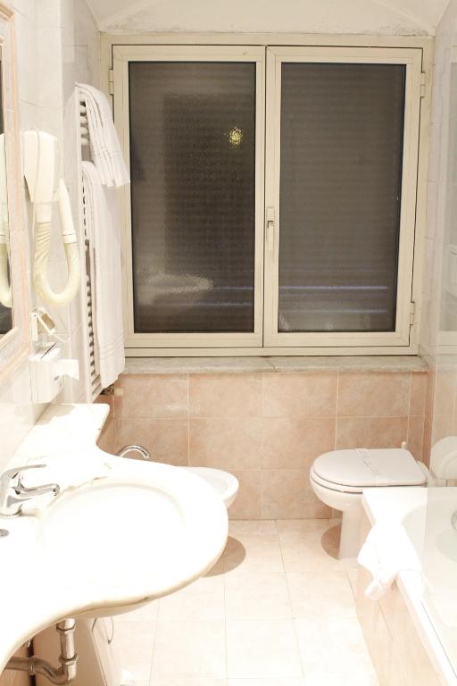 Koupelna v ubytování Hotel Pace Helvezia
