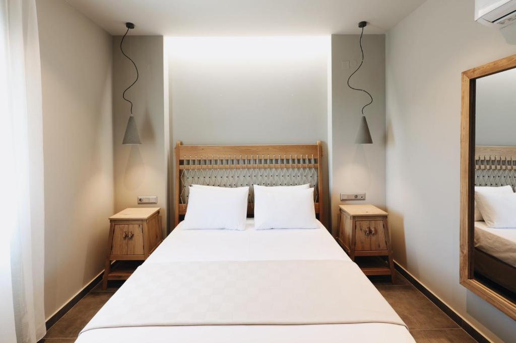A bed or beds in a room at Costa D' Ifesto