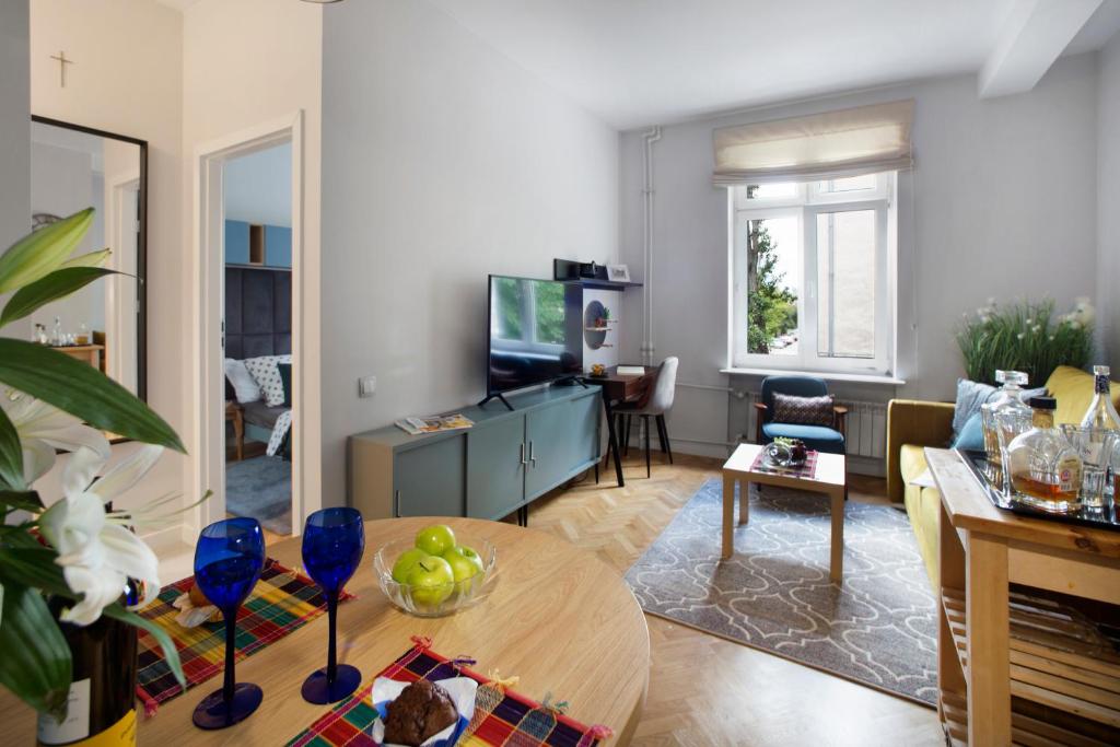 Televízia a/alebo spoločenská miestnosť v ubytovaní Siewierska P&O Serviced Apartments