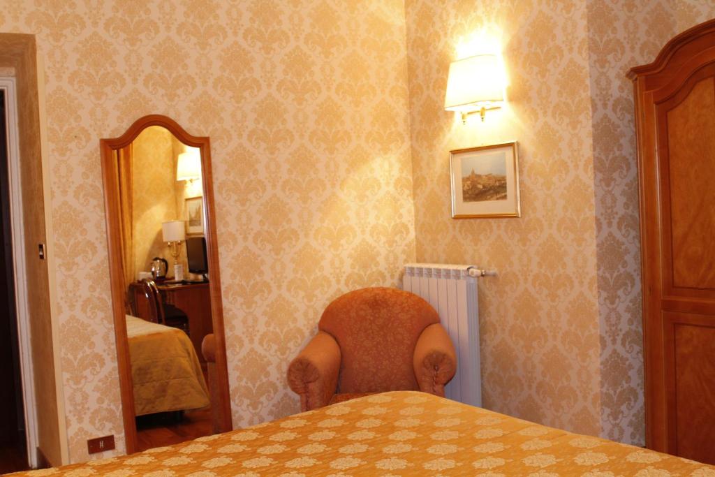 Postel nebo postele na pokoji v ubytování Hotel Pace Helvezia