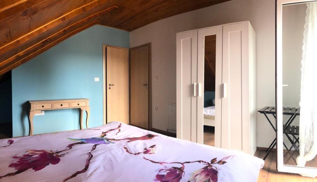 Postel nebo postele na pokoji v ubytování Holiday Home Kuća GORICA BLANCA