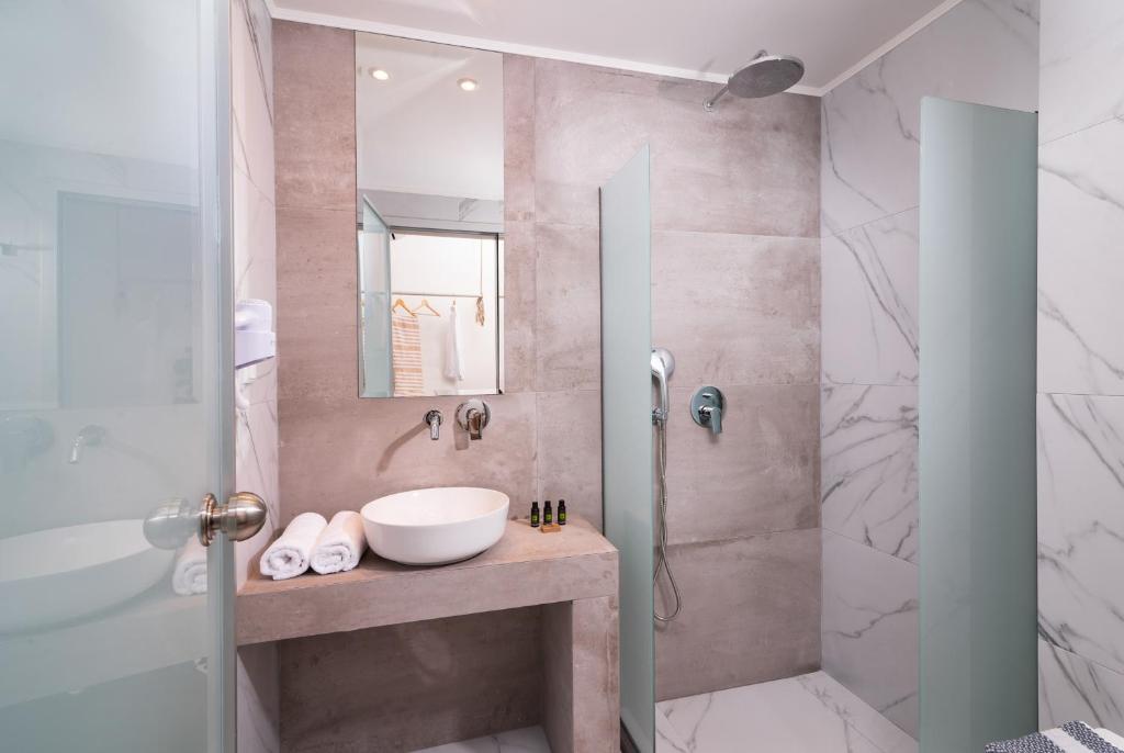 Koupelna v ubytování Acron Suites