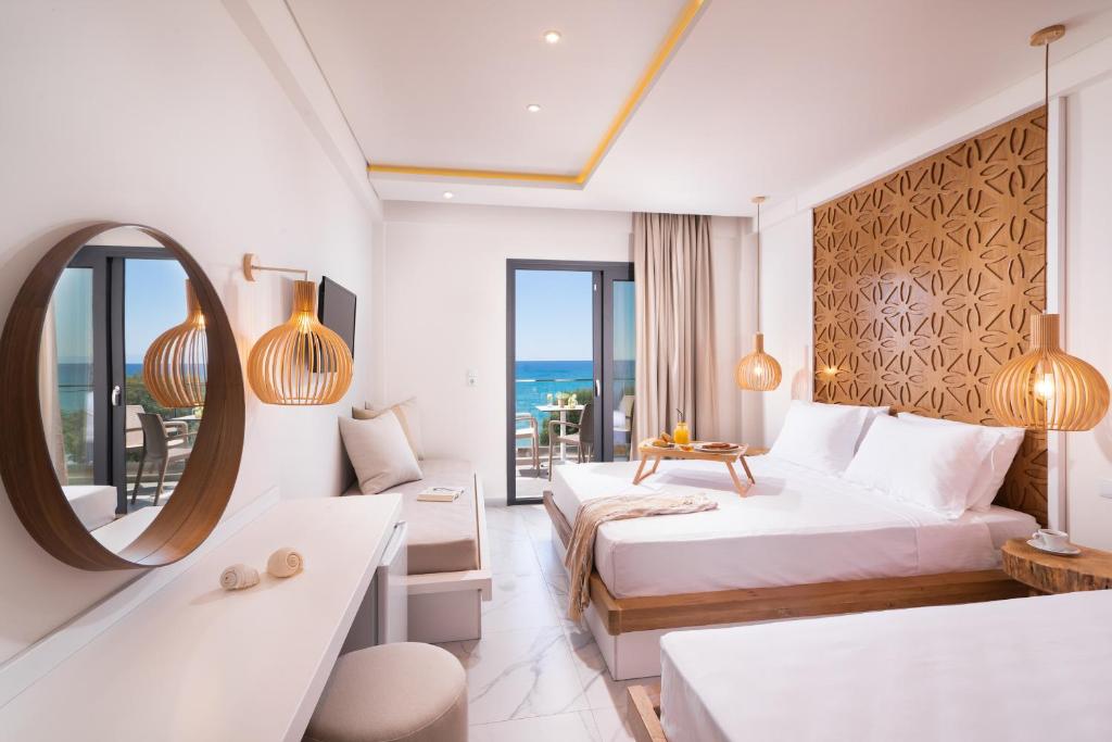 Postel nebo postele na pokoji v ubytování Acron Suites