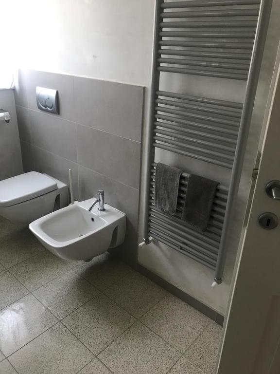 camera con bagno privato e parcheggio - Habitación De Lujo