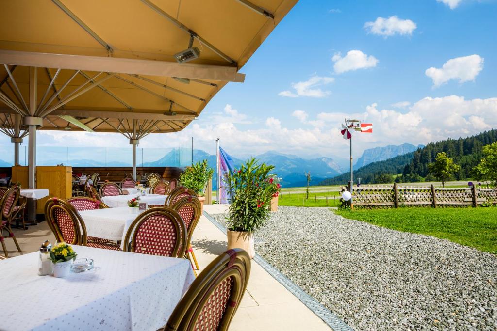 Nespecifikovaný výhled na hory nebo výhled na hory při pohledu z hotelu