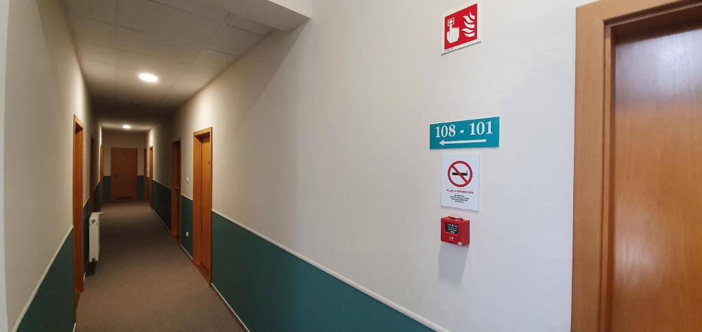 Zdjęcie z galerii obiektu Hotel Baross w Győr