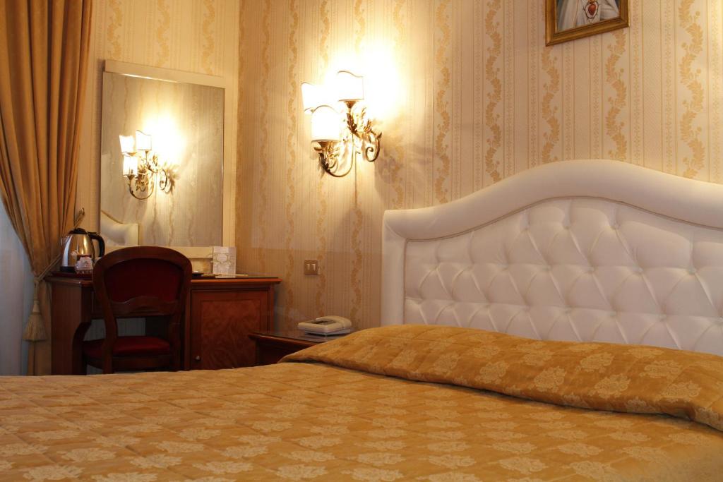 Postel nebo postele na pokoji v ubytování Hotel Eliseo