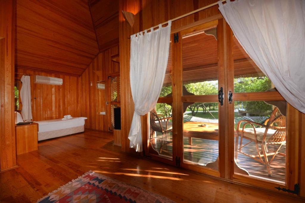 Postel nebo postele na pokoji v ubytování Cirali Armira Bungalow