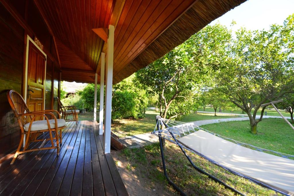 Zahrada ubytování Cirali Armira Bungalow