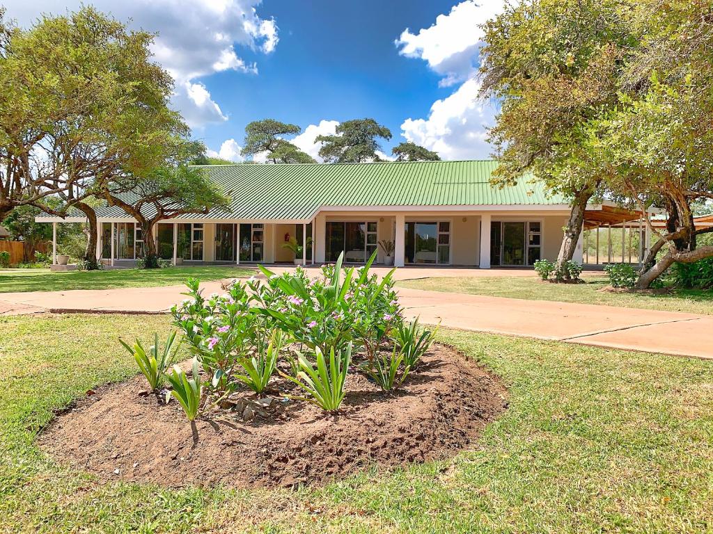 Aed väljaspool majutusasutust Tshikwalo Game Lodge