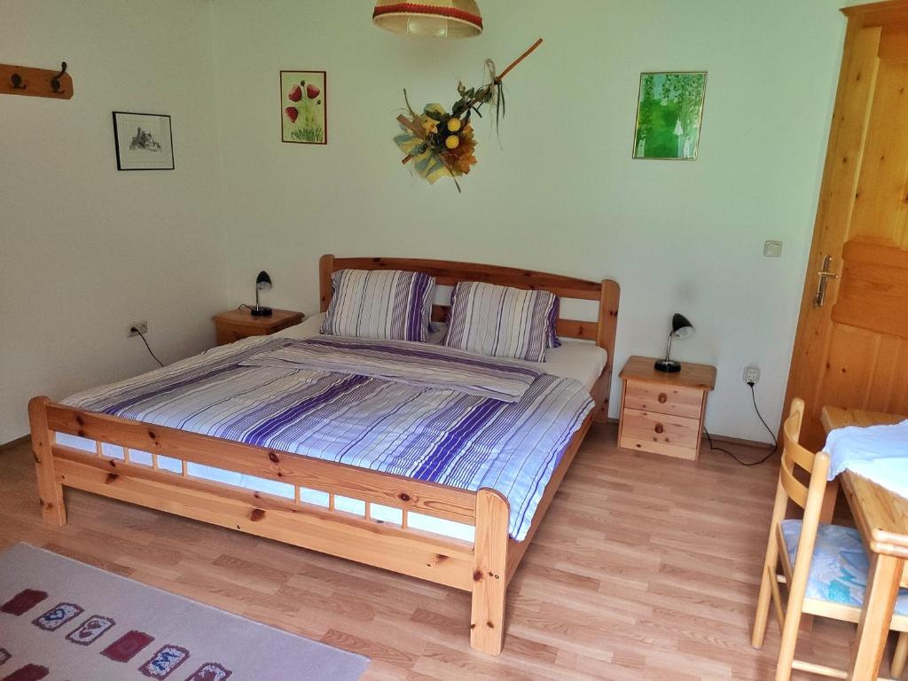 Letto o letti in una camera di Gästehaus Laßnig