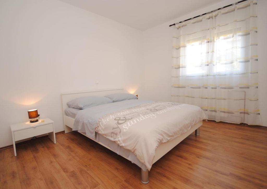 Postel nebo postele na pokoji v ubytování Spacious apartment Antea