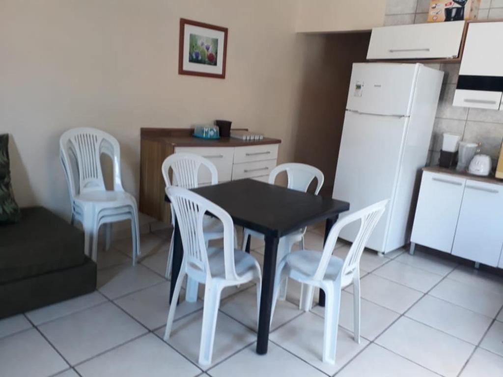  Casa Condomínio para até 8 pessoas 300m da praia