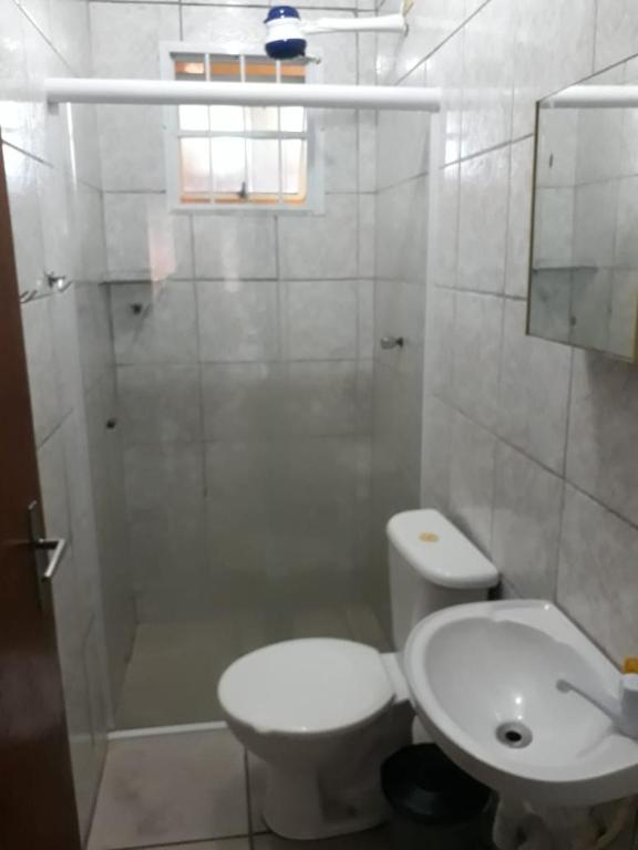  Casa Condomínio para até 8 pessoas 300m da praia