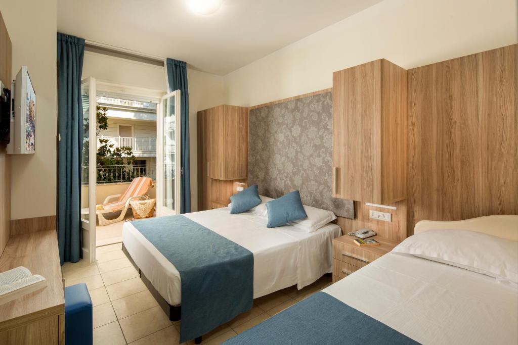 Posteľ alebo postele v izbe v ubytovaní Hotel Cannes - in pieno centro