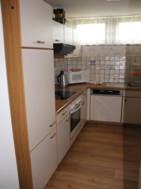 Kuchyň nebo kuchyňský kout v ubytování Ferienwohnung Laserer
