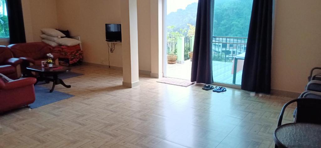 Posezení v ubytování DoiTung Homestay ดอยตุงโฮมสเตย์