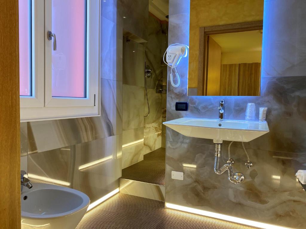 Hotel Il Guercino - Resim 24