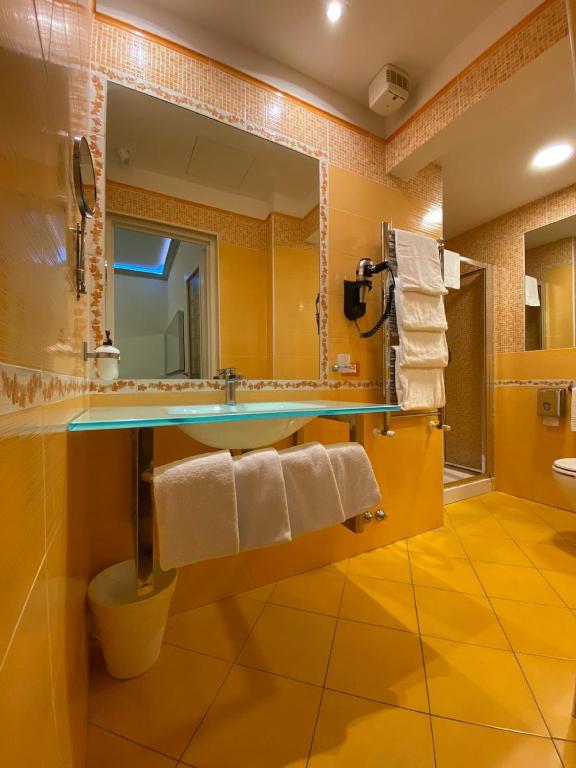 Łazienka w obiekcie Hotel Ester