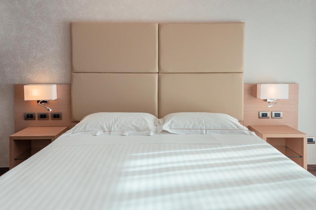 Postel nebo postele na pokoji v ubytování Hotel Continental