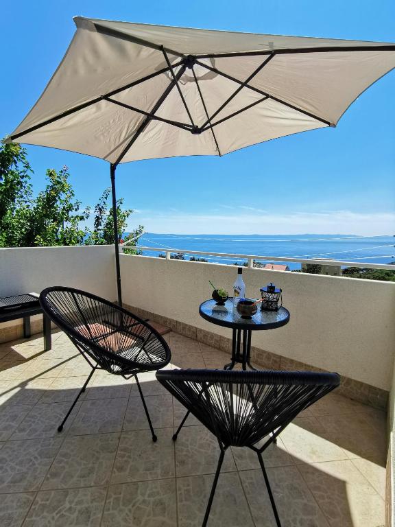 Guest house Astra - where mountain meets the sea