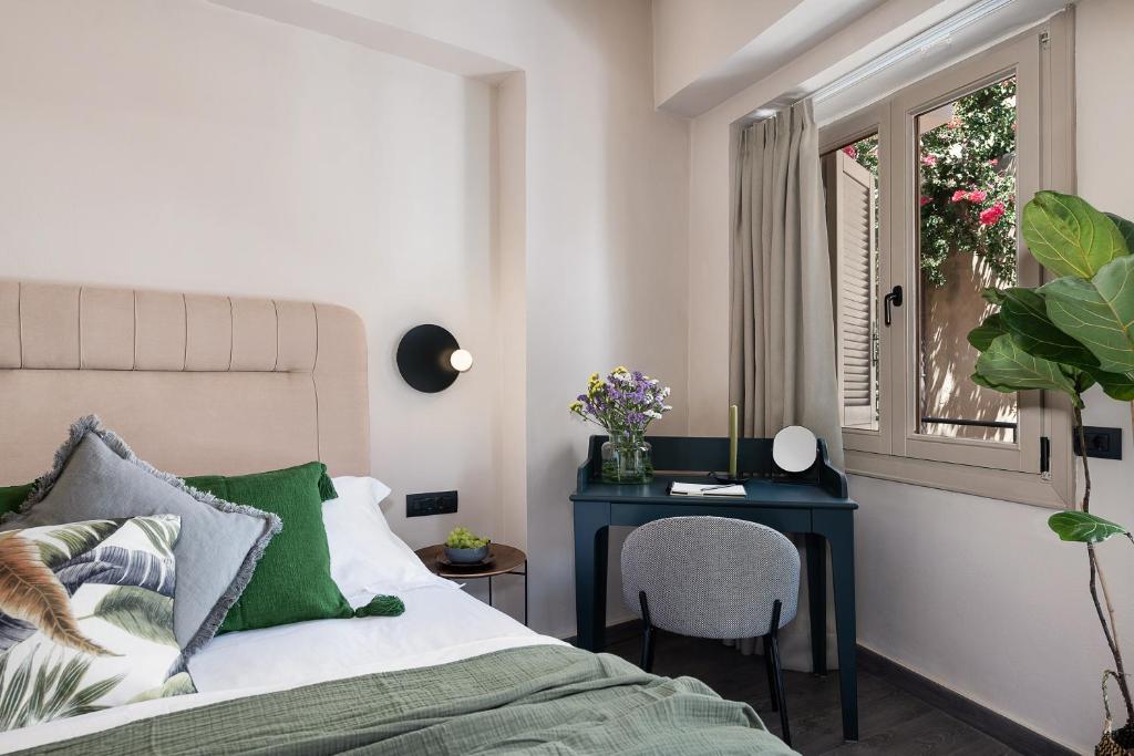 Postel nebo postele na pokoji v ubytování Anaem Eclectic Rooms