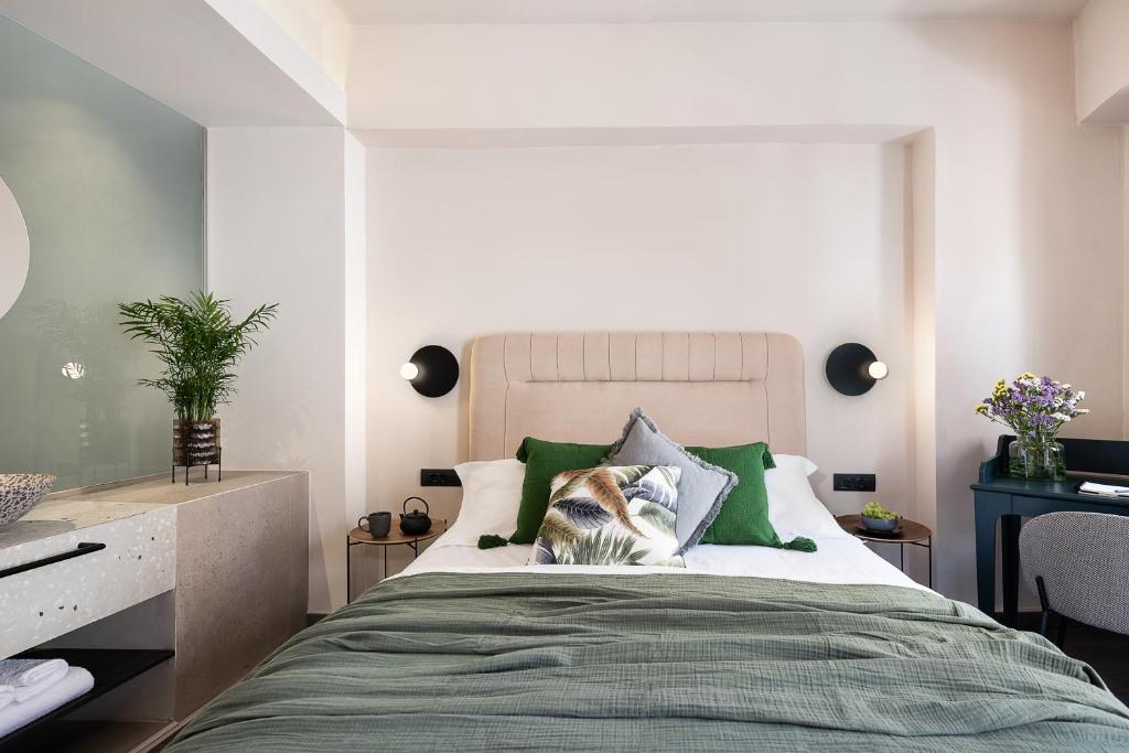 Postel nebo postele na pokoji v ubytování Anaem Eclectic Rooms