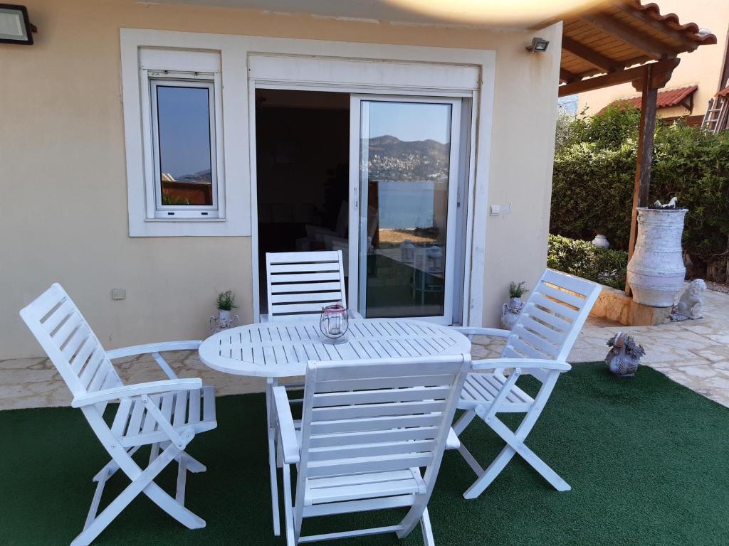 A balcony or terrace at Nana's philoxenia