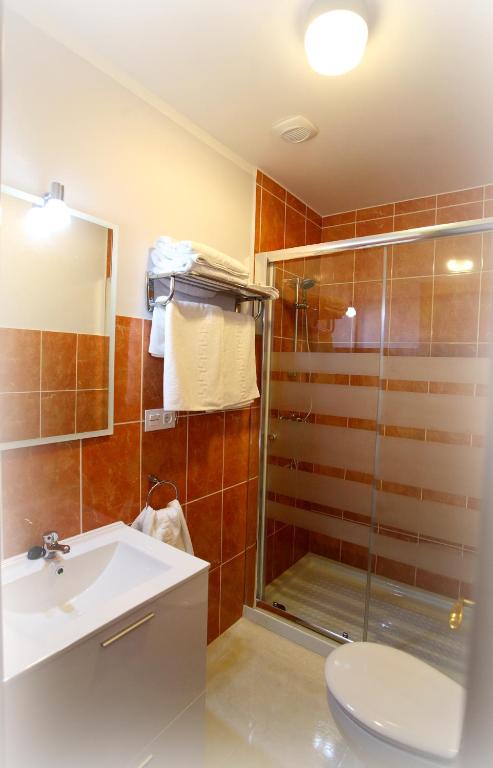 Koupelna v ubytování Apartamentos Fermín