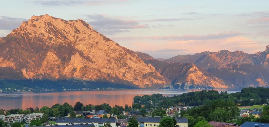 a view of a lake with mountains in the background at Apartment im Hocheck in Altmünster